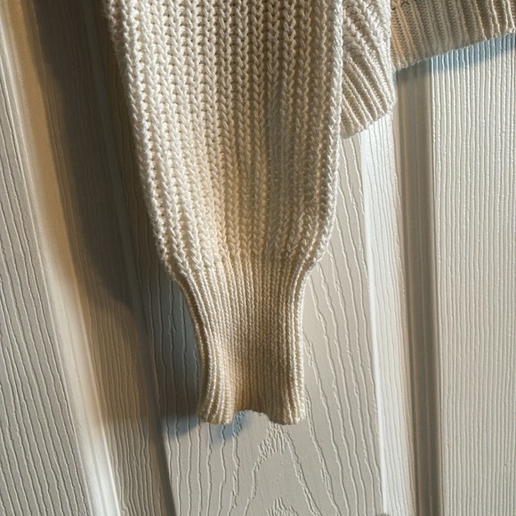 White cable knit sweater - Picture 3 of 5